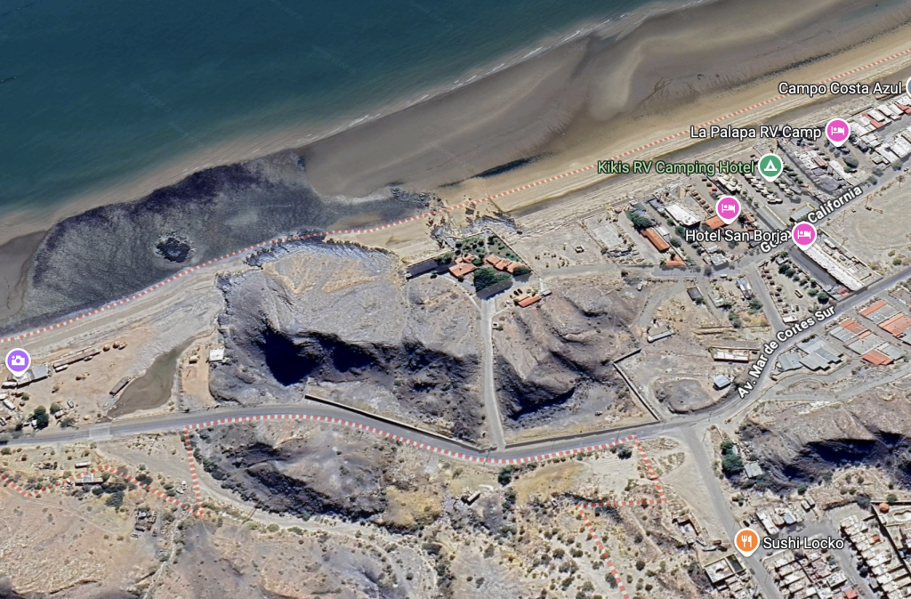 La residencia está situada en las coordenadas 31.036183, -114.826921, estratégicamente y lujosamente ubicada en una zona extremadamente privada frente al mar en San Felipe, Baja California.